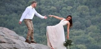 新婚夫婦580m懸崖邊「拍婚紗照」太刺激! 新娘站邊緣「搖搖欲墜」驚心動魄,後看清一物淡定了