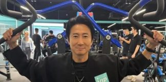 51歲港星舉家移居深圳,一家四口已適應內地生活,想小孩學好中文