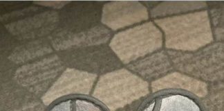 住飯店發現拖鞋「左右各開一個洞」,她困惑「要露大拇指還是小拇指」內行網友解答了