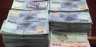 男子下班「撿22萬現金」,好心報警「將錢歸還」,失主卻說少了5萬!