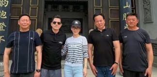 61歲郭富城參觀方媛舅舅的飯店,和一幫親戚喝酒,獲外婆擁抱送別